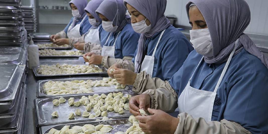 100 kadına istihdam sağladığı imalathanesinde günde 4,5 ton üretim yapılıyor: Zincir marketler kapış kapış alıyor 3